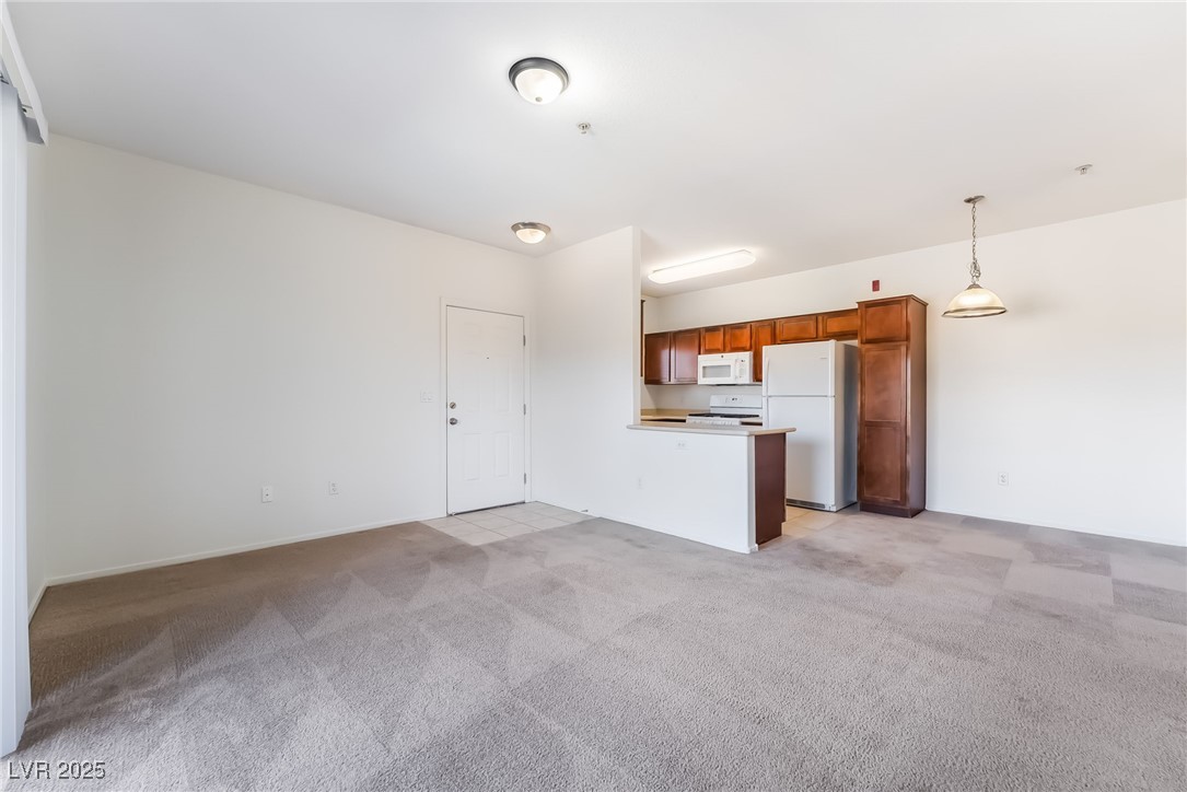 2291 West Horizon Ridge Parkway, Unit 12270 Henderson, NV 89052 - Photo 11 of 33 Kitchen