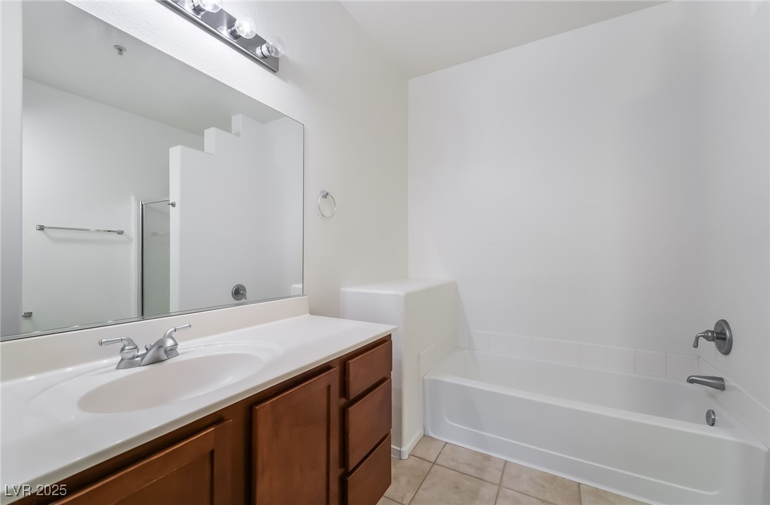 2291 West Horizon Ridge Parkway, Unit 12270 Henderson, NV 89052 - Photo 24 of 33 Primary bath
