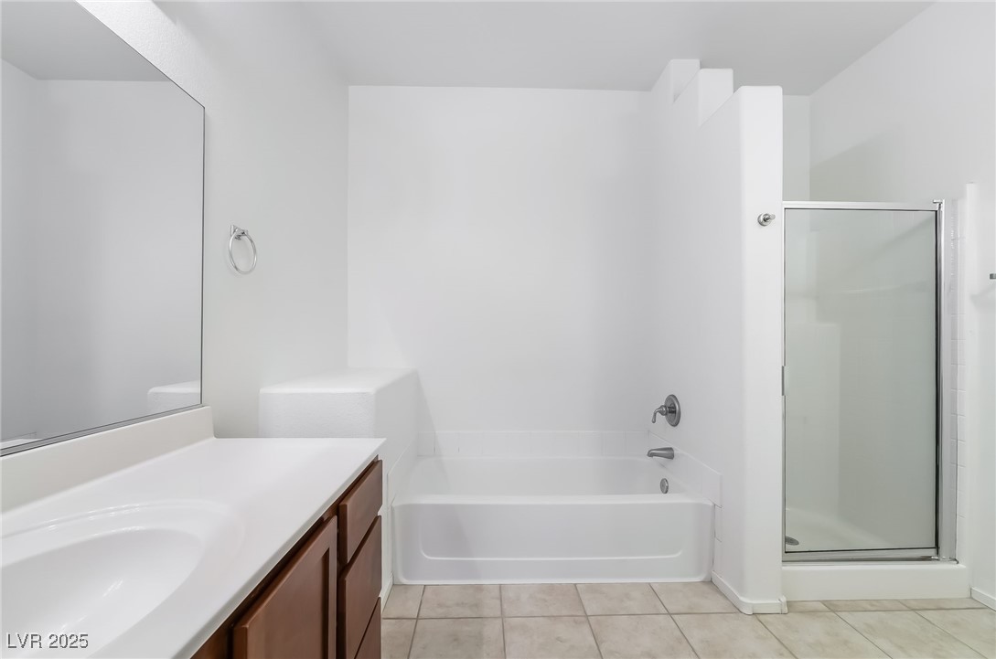 2291 West Horizon Ridge Parkway, Unit 12270 Henderson, NV 89052 - Photo 25 of 33 Primary bath with garden tub and separate shower