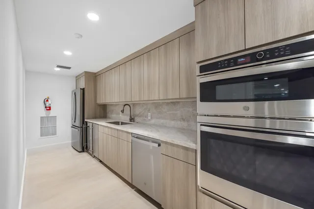 $1,549,000 | 2773 South Ocean Boulevard, Unit 406, Palm Beach, FL 33480