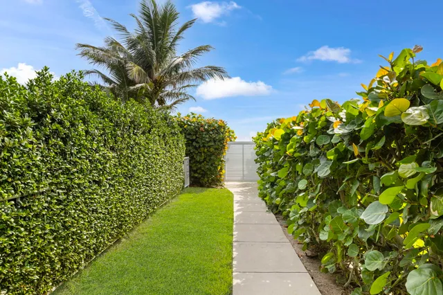 $1,549,000 | 2773 South Ocean Boulevard, Unit 406, Palm Beach, FL 33480