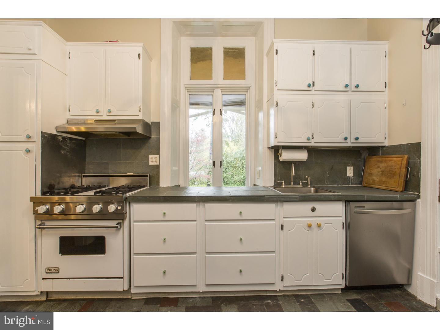 7806 Cresheim Road Philadelphia, PA 19118 - Photo 11 of 25 Kitchen