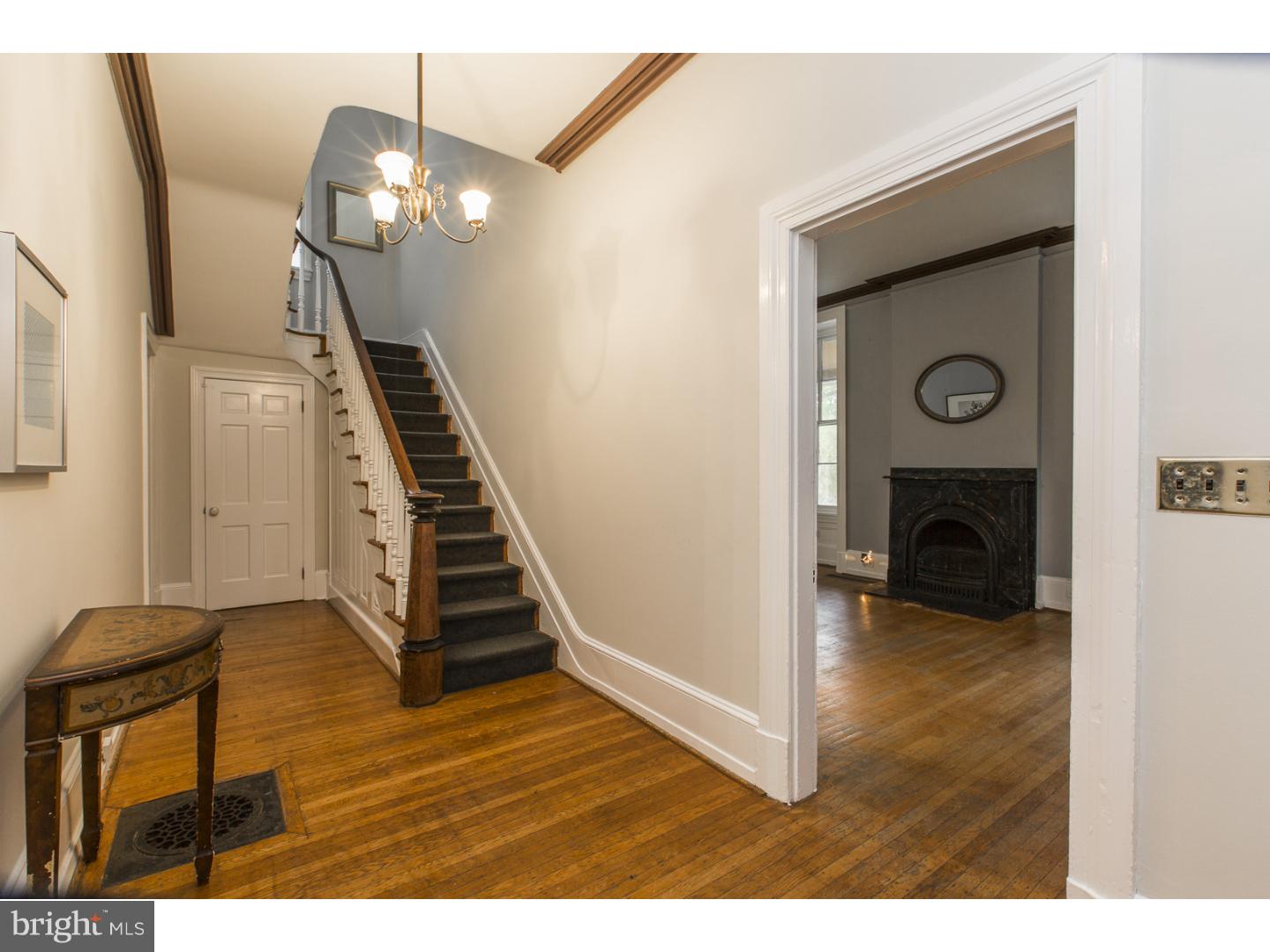 7806 Cresheim Road Philadelphia, PA 19118 - Photo 6 of 25 Foyer