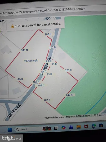 a view of a big room with an empty space