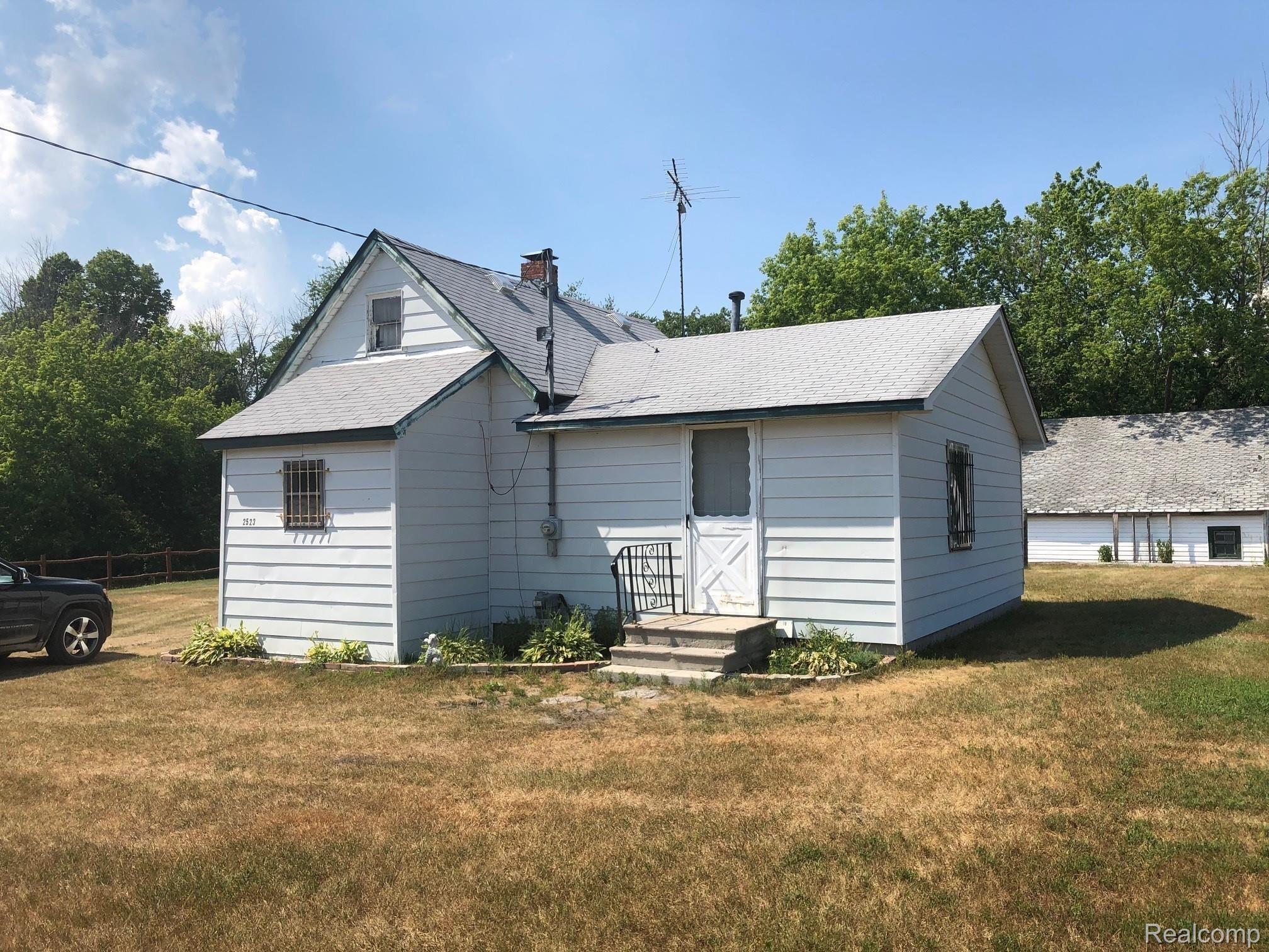 2523 East Pinconning Road Pinconning, MI 48650 - Photo 2 of 18 IMG_0251 (1).jpg