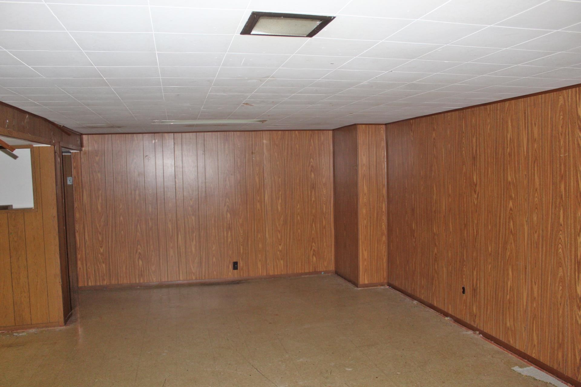 4354 Old Carriage Road Flint, MI 48507 - Photo 13 of 14 50162725-88d75918-346d-4dd1-990b-04e0e752e02e.JPG