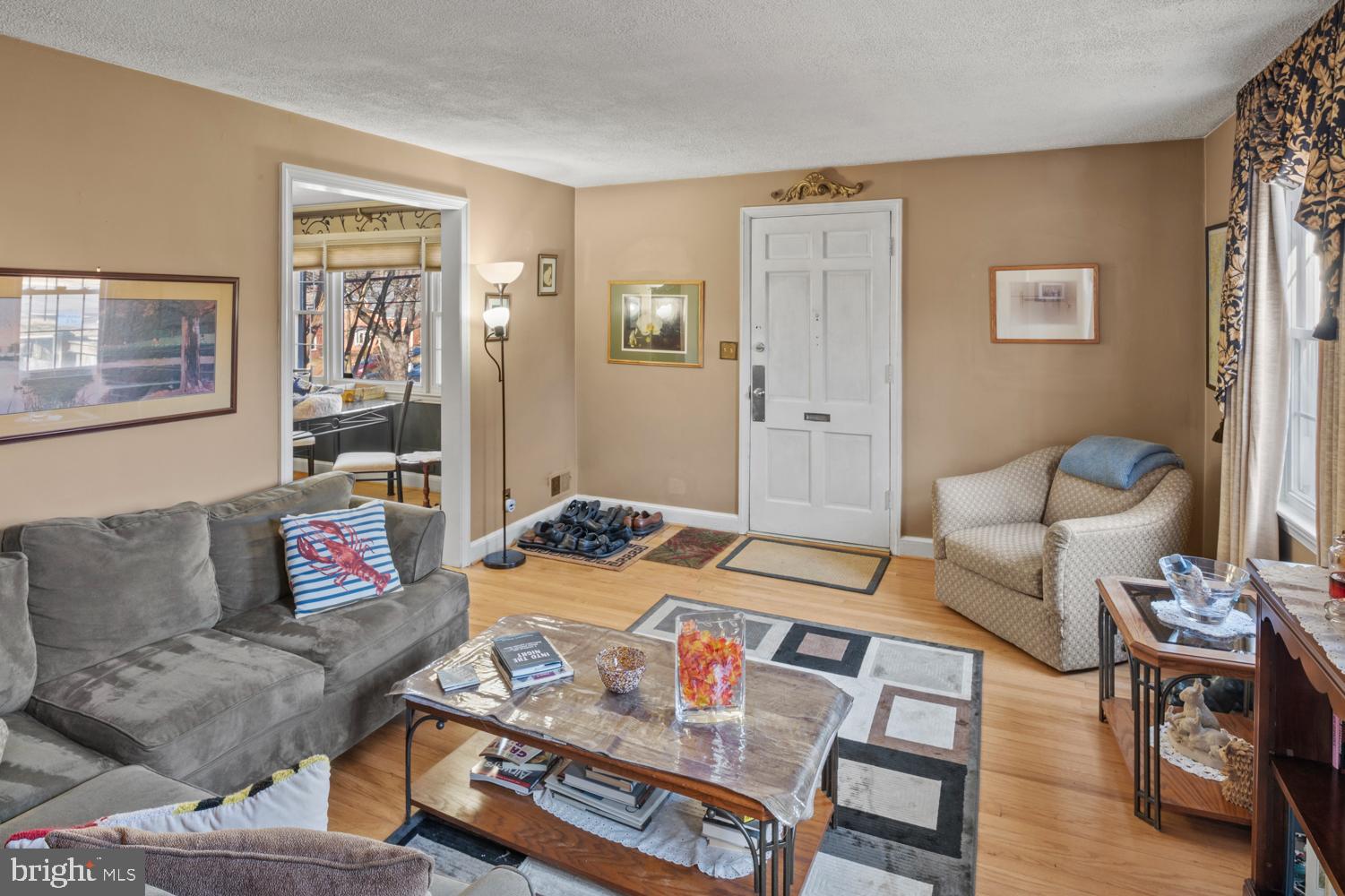1002 Dennis Avenue Silver Spring, MD 20901 - Photo 6 of 37 a living room with furniture and a couch
