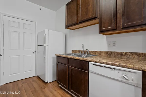 $230,000 | 310 Holcomb Boulevard, Unit 323, Ocean Springs, MS 39564