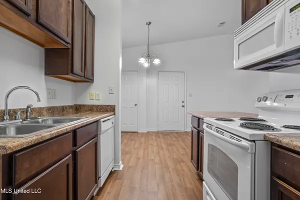 $230,000 | 310 Holcomb Boulevard, Unit 323, Ocean Springs, MS 39564