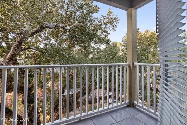 $230,000 | 310 Holcomb Boulevard, Unit 323, Ocean Springs, MS 39564
