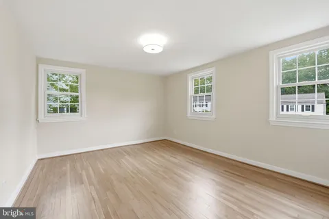 $825,000 | 5948 10th Road North, Arlington, VA 22205