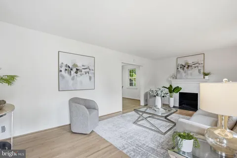 $825,000 | 5948 10th Road North, Arlington, VA 22205