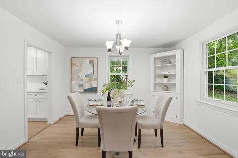 $825,000 | 5948 10th Road North, Arlington, VA 22205
