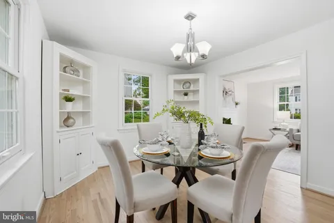 $825,000 | 5948 10th Road North, Arlington, VA 22205