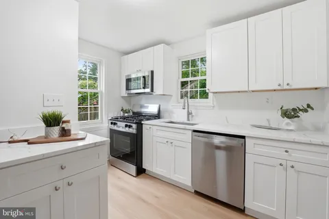 $825,000 | 5948 10th Road North, Arlington, VA 22205