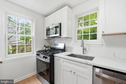 $825,000 | 5948 10th Road North, Arlington, VA 22205