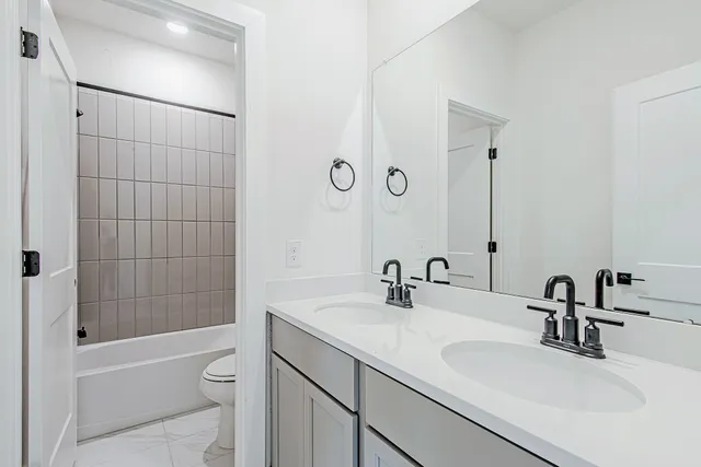 $639,990 | 153 Peninsula Point Drive, Montgomery, TX 77356