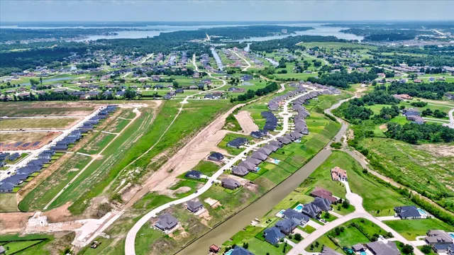 $639,990 | 153 Peninsula Point Drive, Montgomery, TX 77356