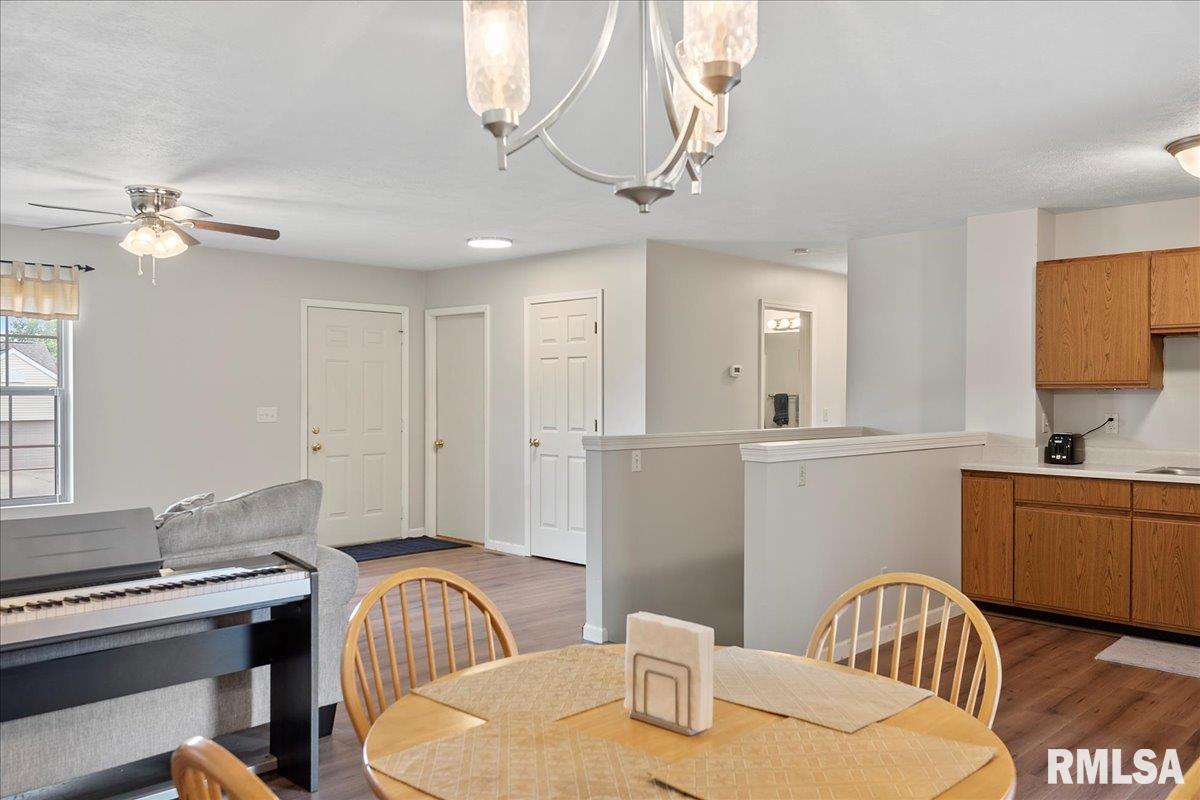 1600 Brenda Court Springfield, IL 62702 - Photo 4 of 28