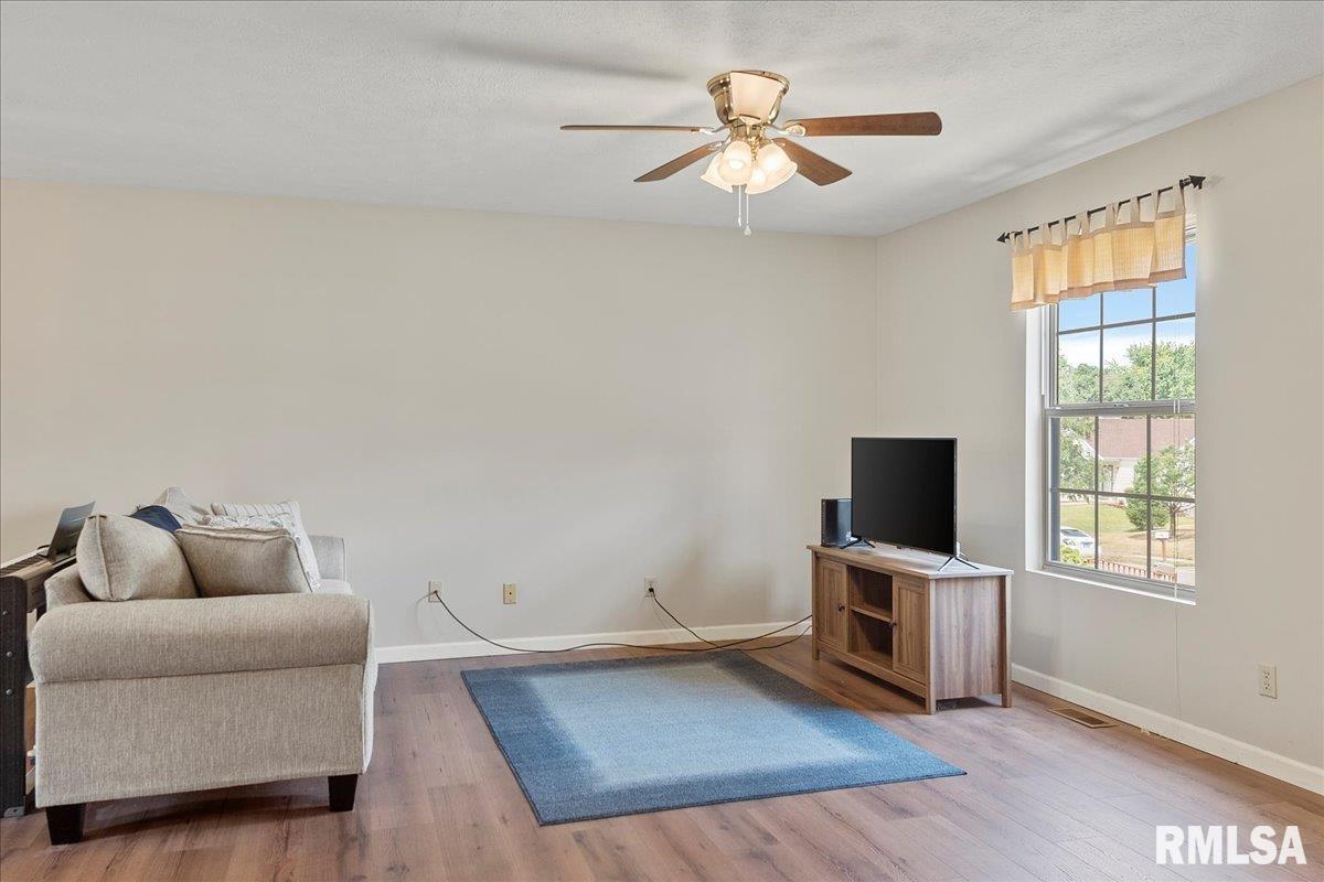 1600 Brenda Court Springfield, IL 62702 - Photo 6 of 28