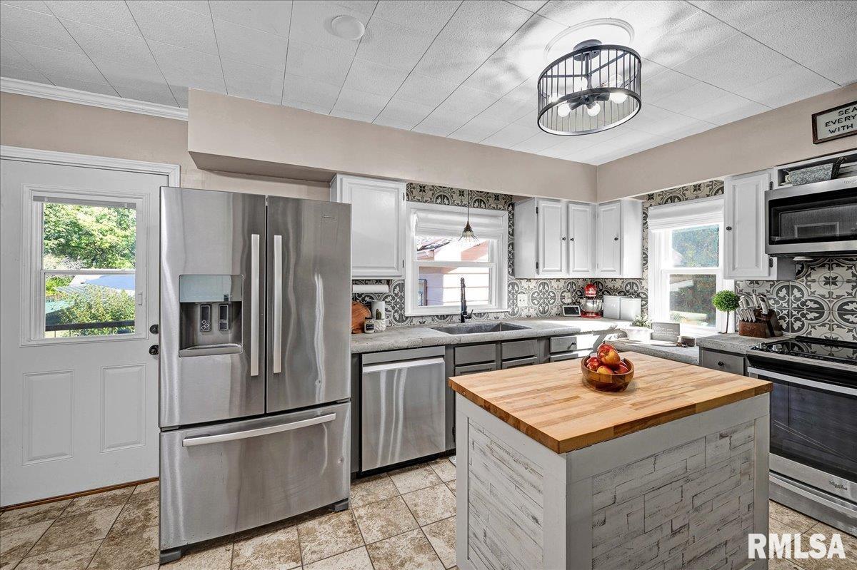 508 Highview Road East Peoria, IL 61611 - Photo 4 of 44 Gallery Image 4