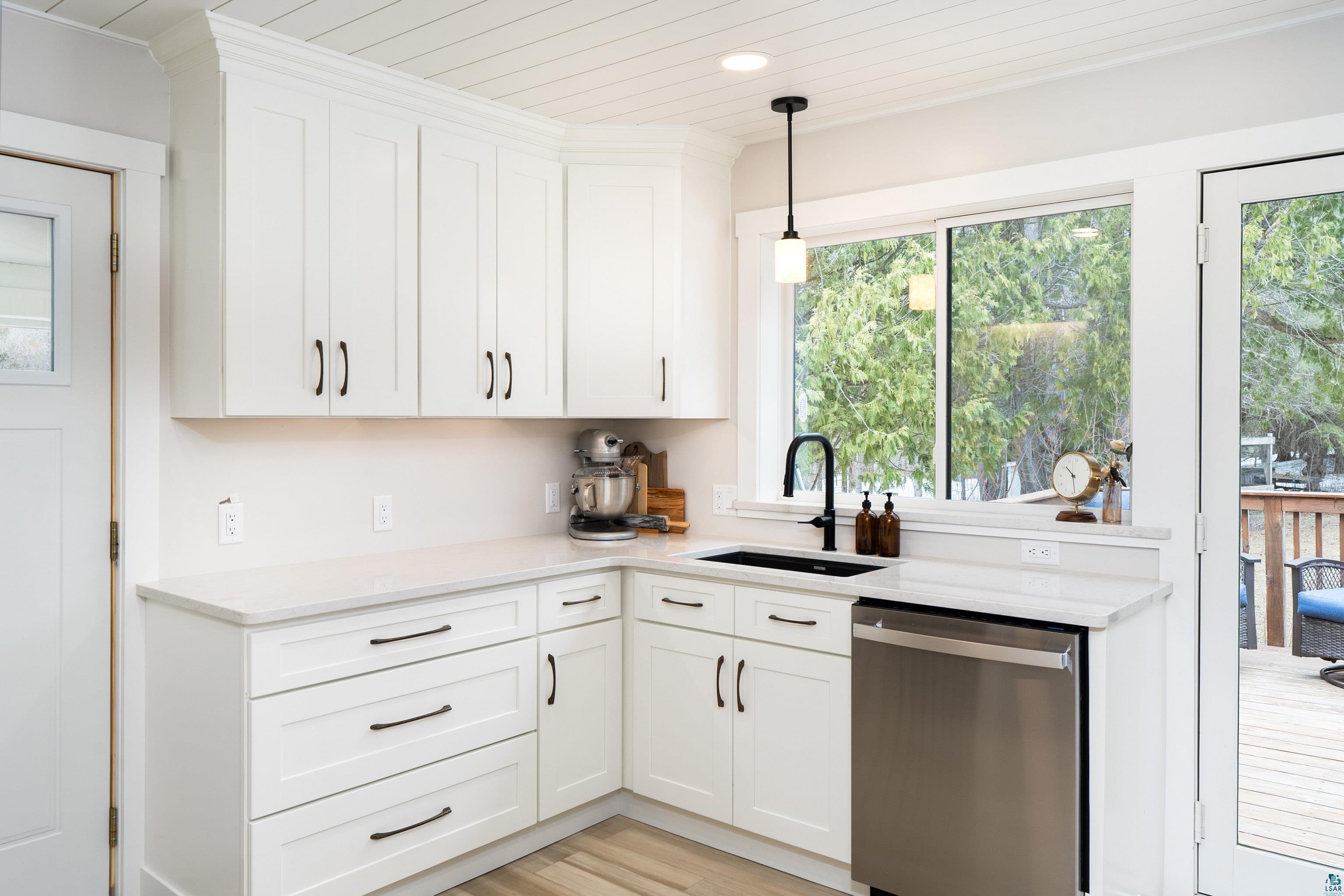 3928 Haines Road Duluth, MN 55811 - Photo 12 of 56