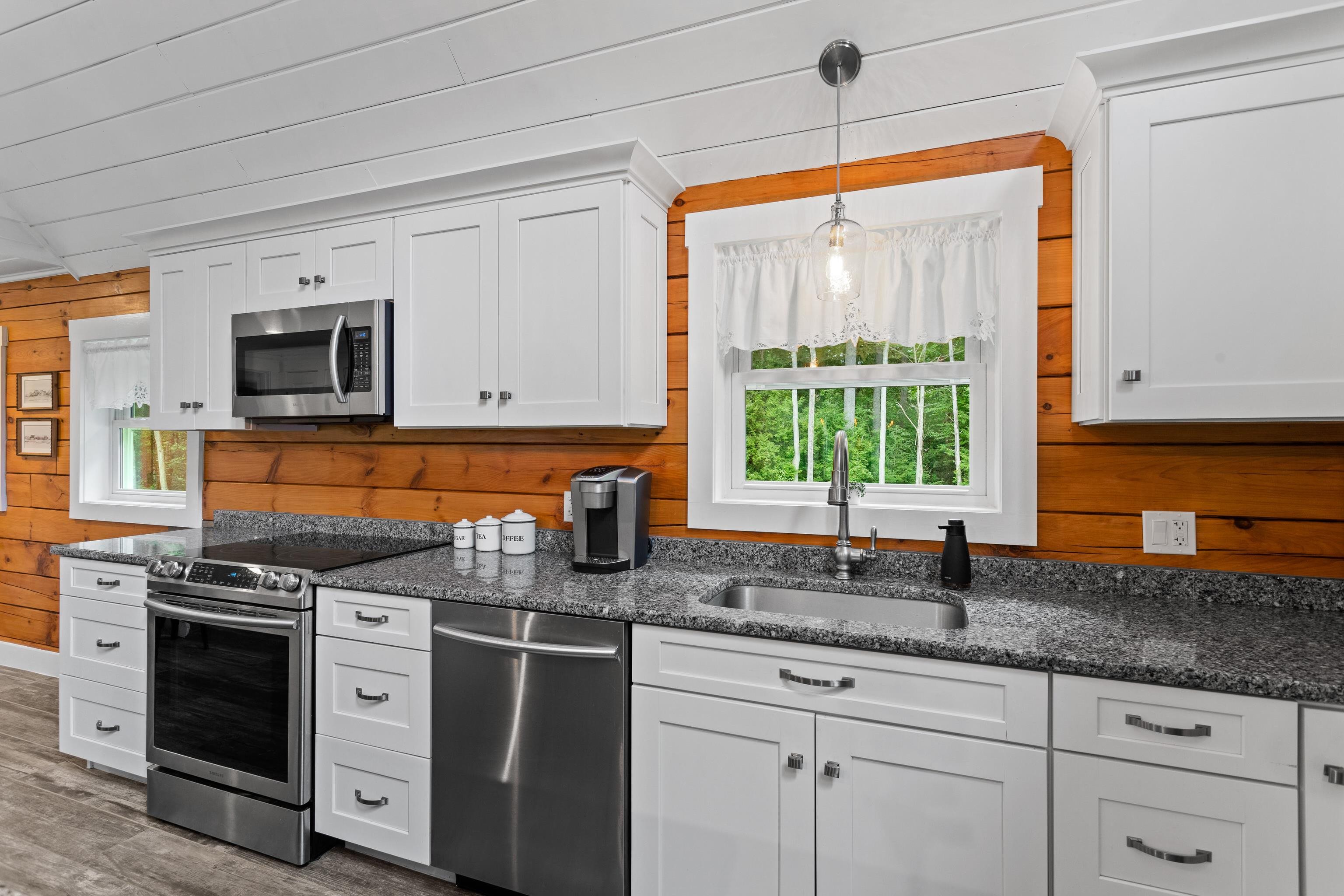 364 Chester Road Auburn, NH 03032 - Photo 6 of 40