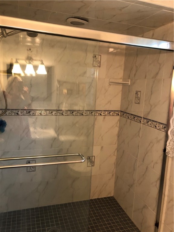 199 Edgehill Road Warwick, RI 02889 - Photo 29 of 44 MAIN BATHROOM
