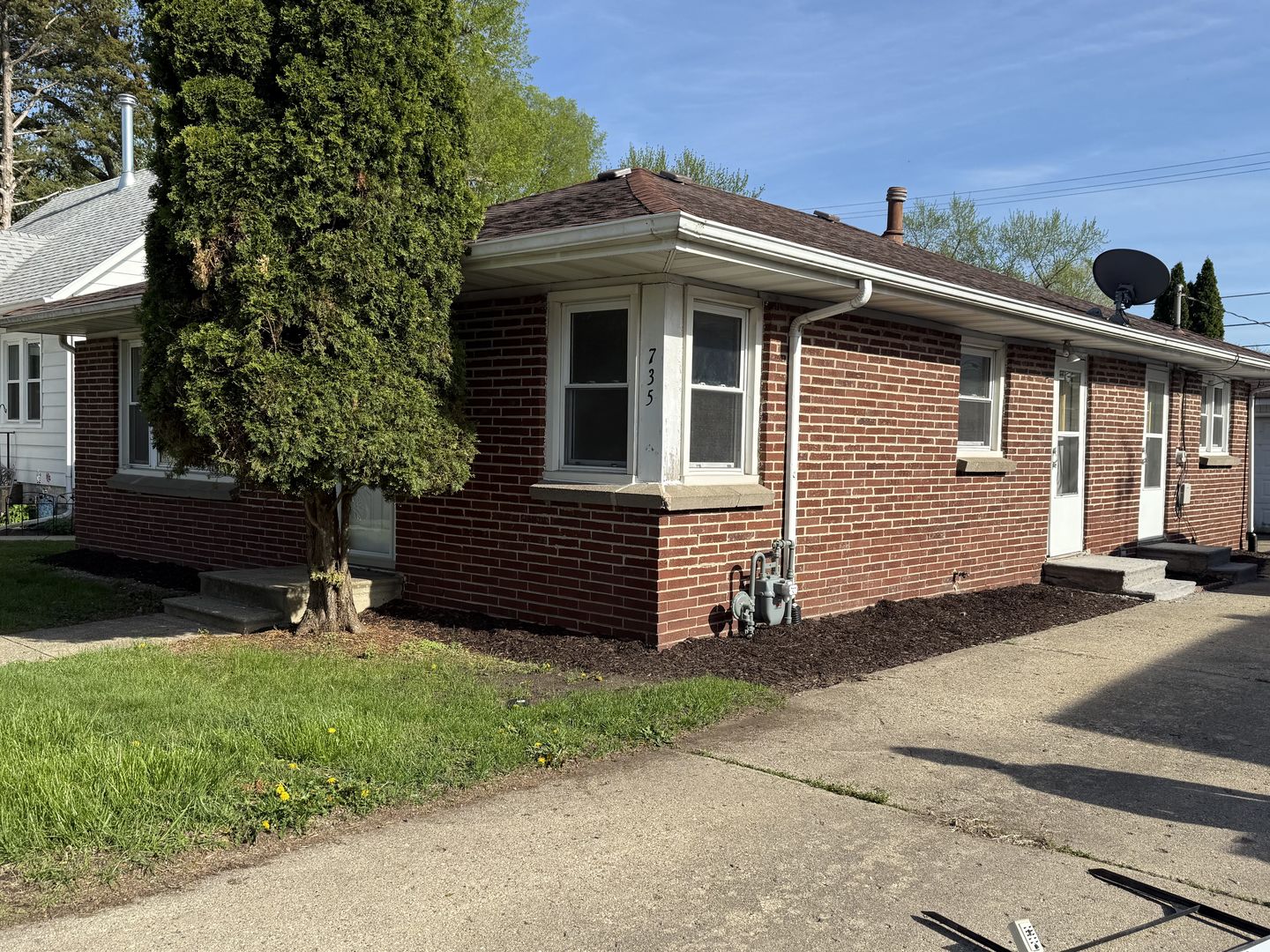 735 Armstrong St, Morris, IL 60450 MLS #12350556 Compass