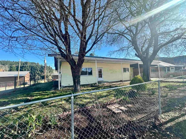 $225,000 | 103 Selkirk Street, Metaline, WA 99152