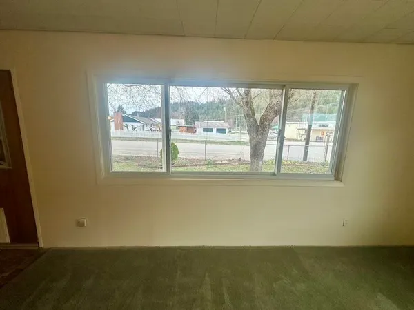 $225,000 | 103 Selkirk Street, Metaline, WA 99152