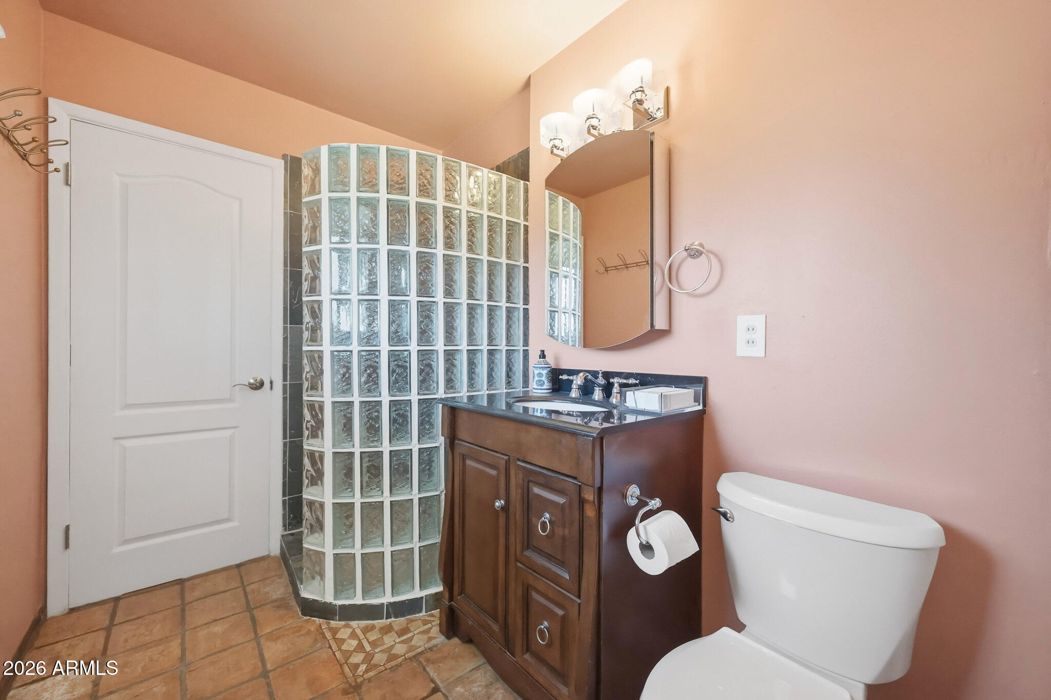 2302 West Berridge Lane Phoenix, AZ 85015 - Photo 39 of 59 Primary Bathroom