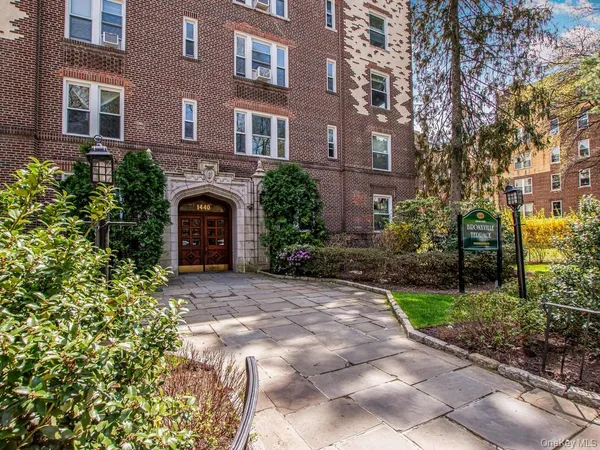 $205,000 | 1440 Midland Avenue, Unit 5C, Bronxville, NY 10708