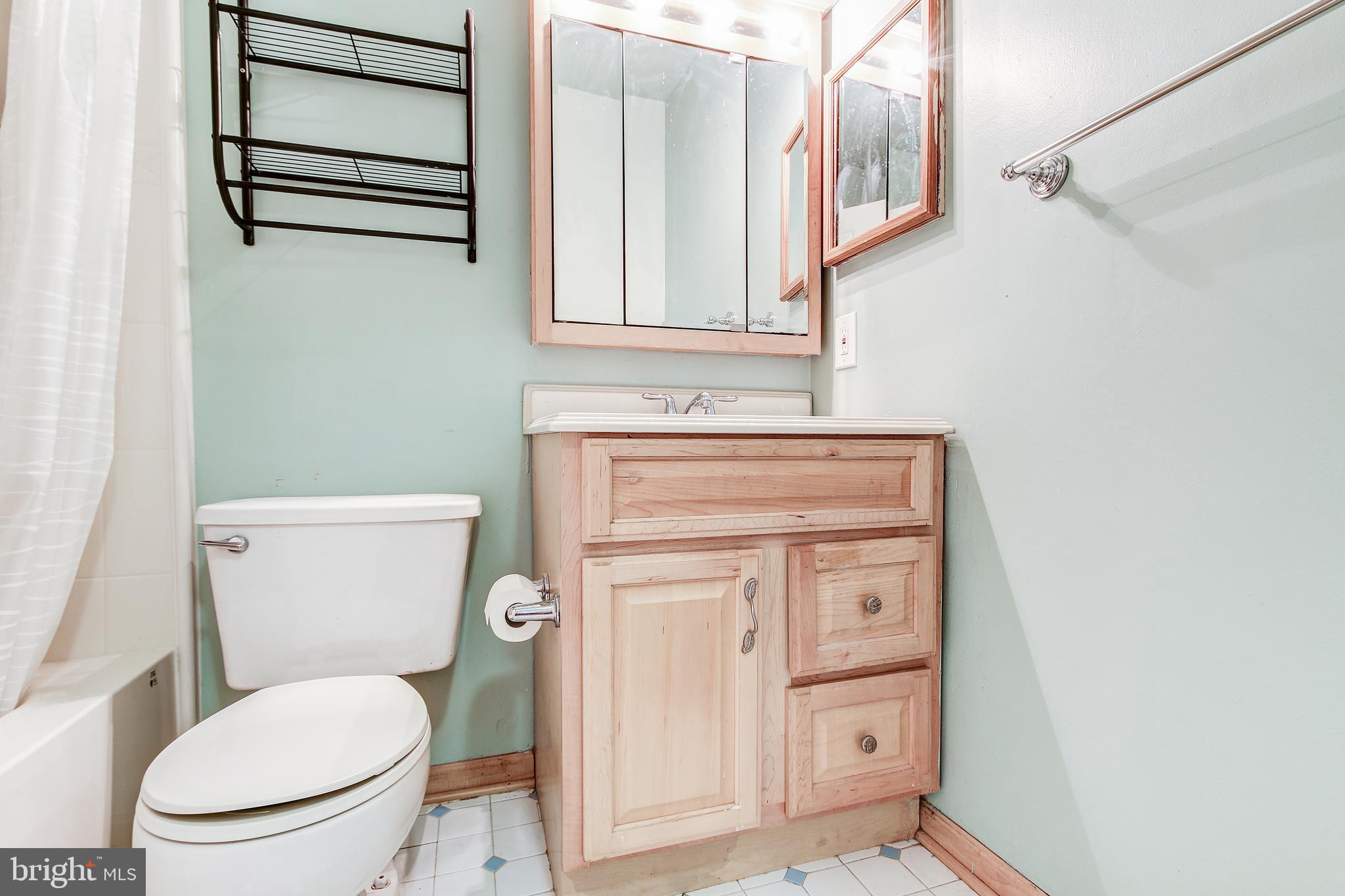 1119 Ingate Road Halethorpe, MD 21227 - Photo 22 of 34 Full Bathroom #1 Upper Level