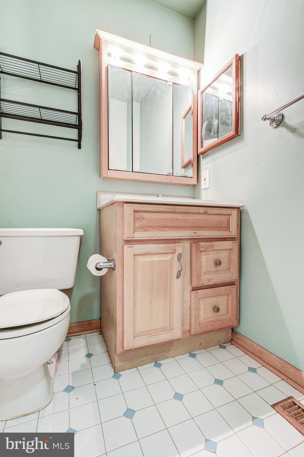 1119 Ingate Road Halethorpe, MD 21227 - Photo 23 of 34 Full Bathroom #1 Upper Level