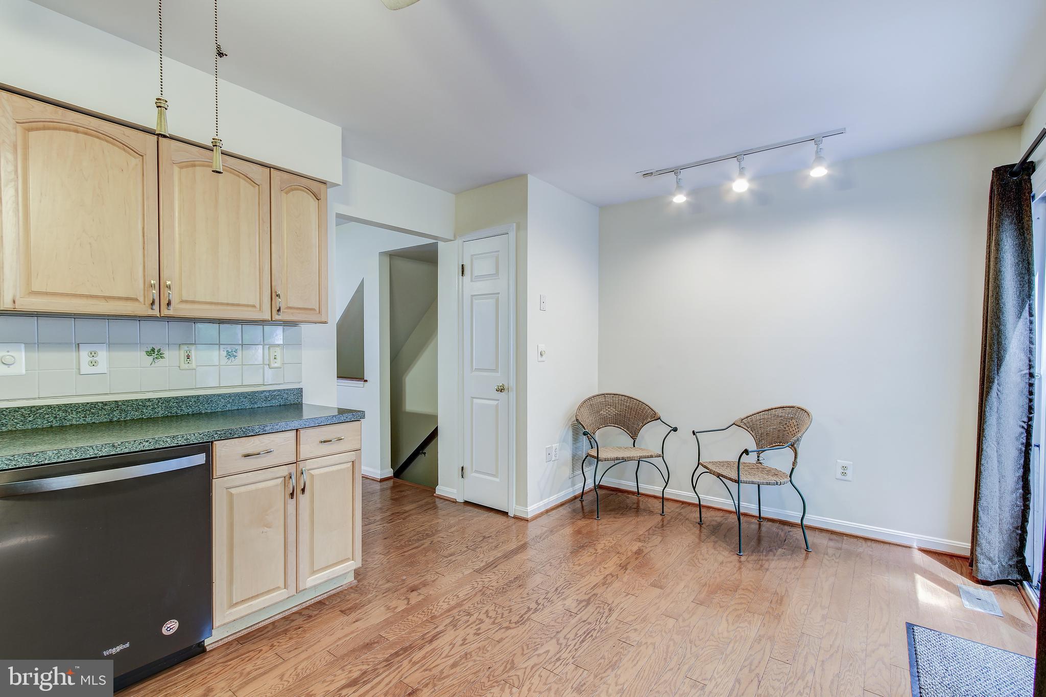 1119 Ingate Road Halethorpe, MD 21227 - Photo 10 of 34 Kitchen w Table Eat-In Space