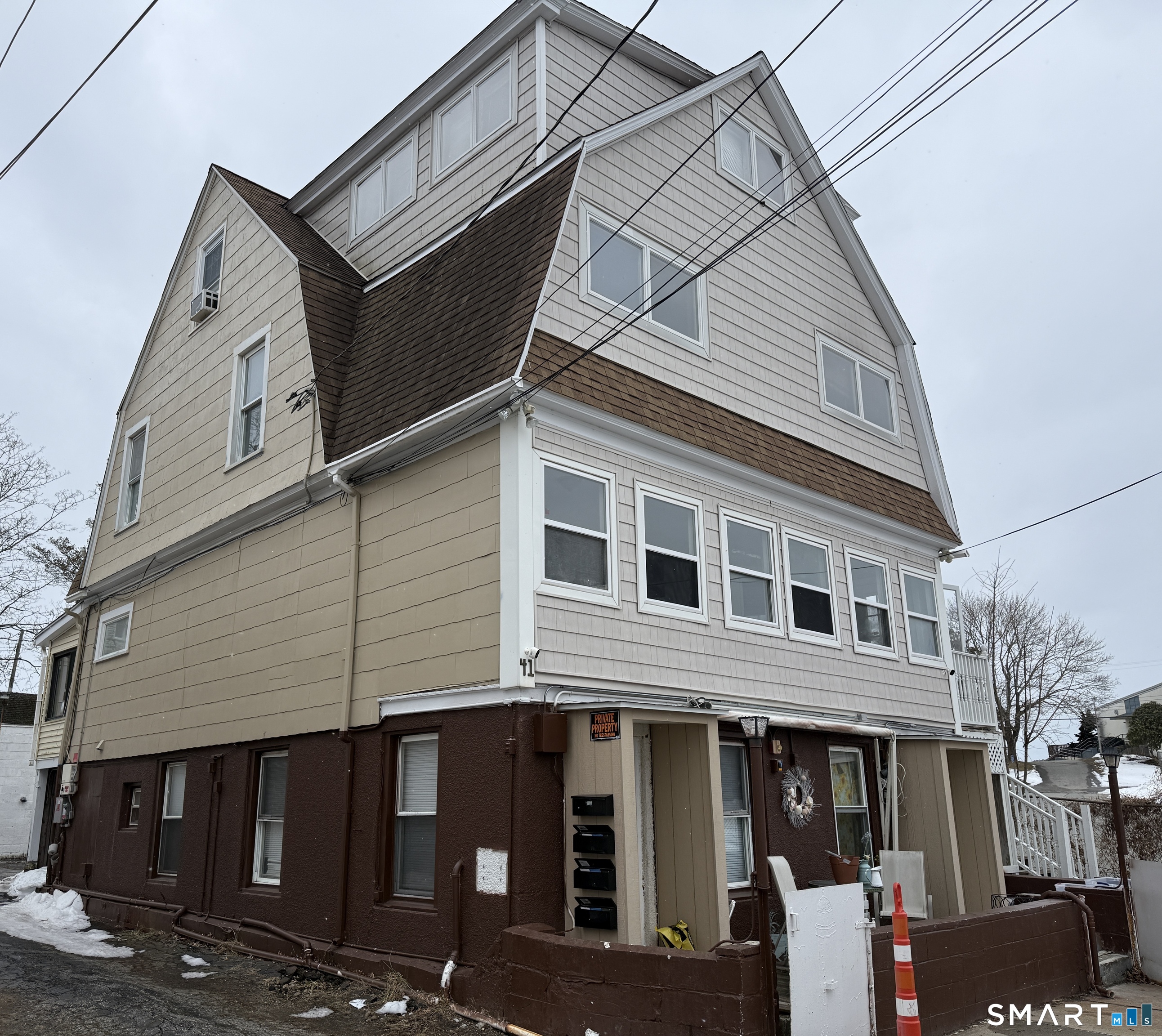 41 Stuart Avenue New London, CT 06320 - Photo 4 of 4 a front view of a house
