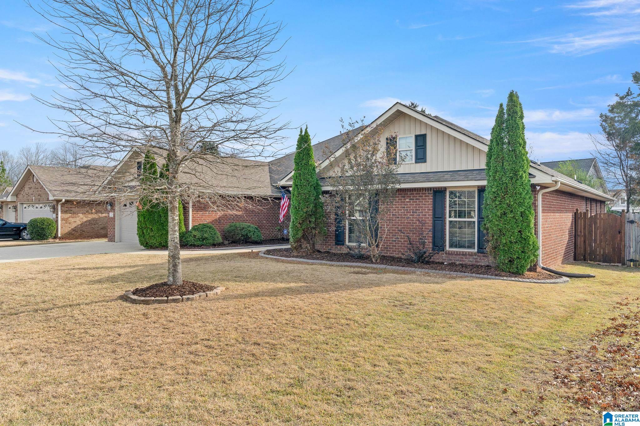 320 Golden Meadows Place Alabaster, AL 35007 - Photo 2 of 31