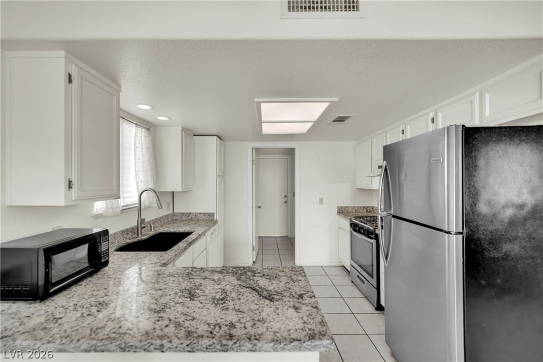 8057 Cimarron Ridge Drive Las Vegas, NV 89128 - Photo 14 of 28