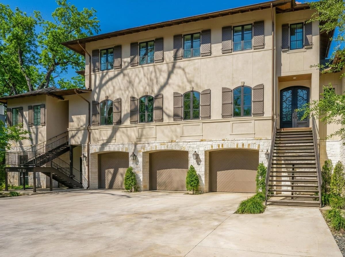 232 Laguna Rio Seguin, TX 78155 - Photo 7 of 30 a front view of a house with yard and parking