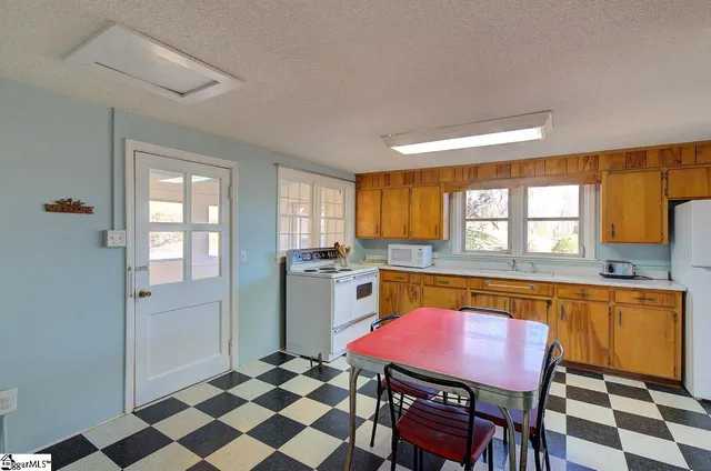 $460,000 | 1212 River Oak Road, Inman, SC 29349