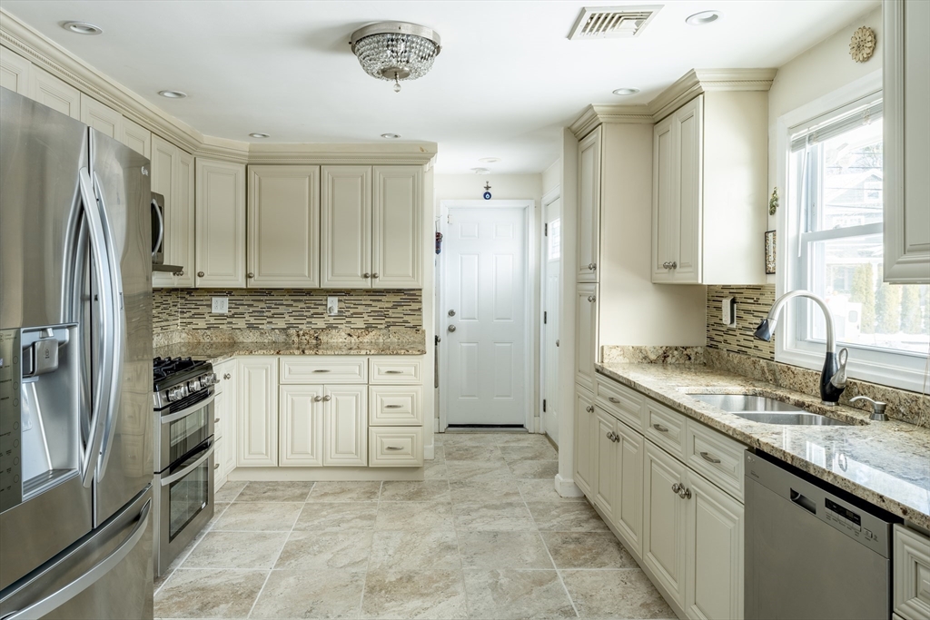 5 Wiswall Road Newton, MA 02459 - Photo 5 of 22 Gallery Image 5