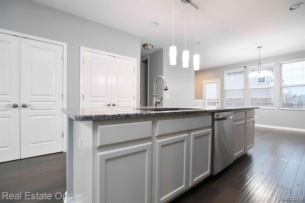 317 Glenhurst Boulevard Rochester, MI 48307 - Photo 8 of 28