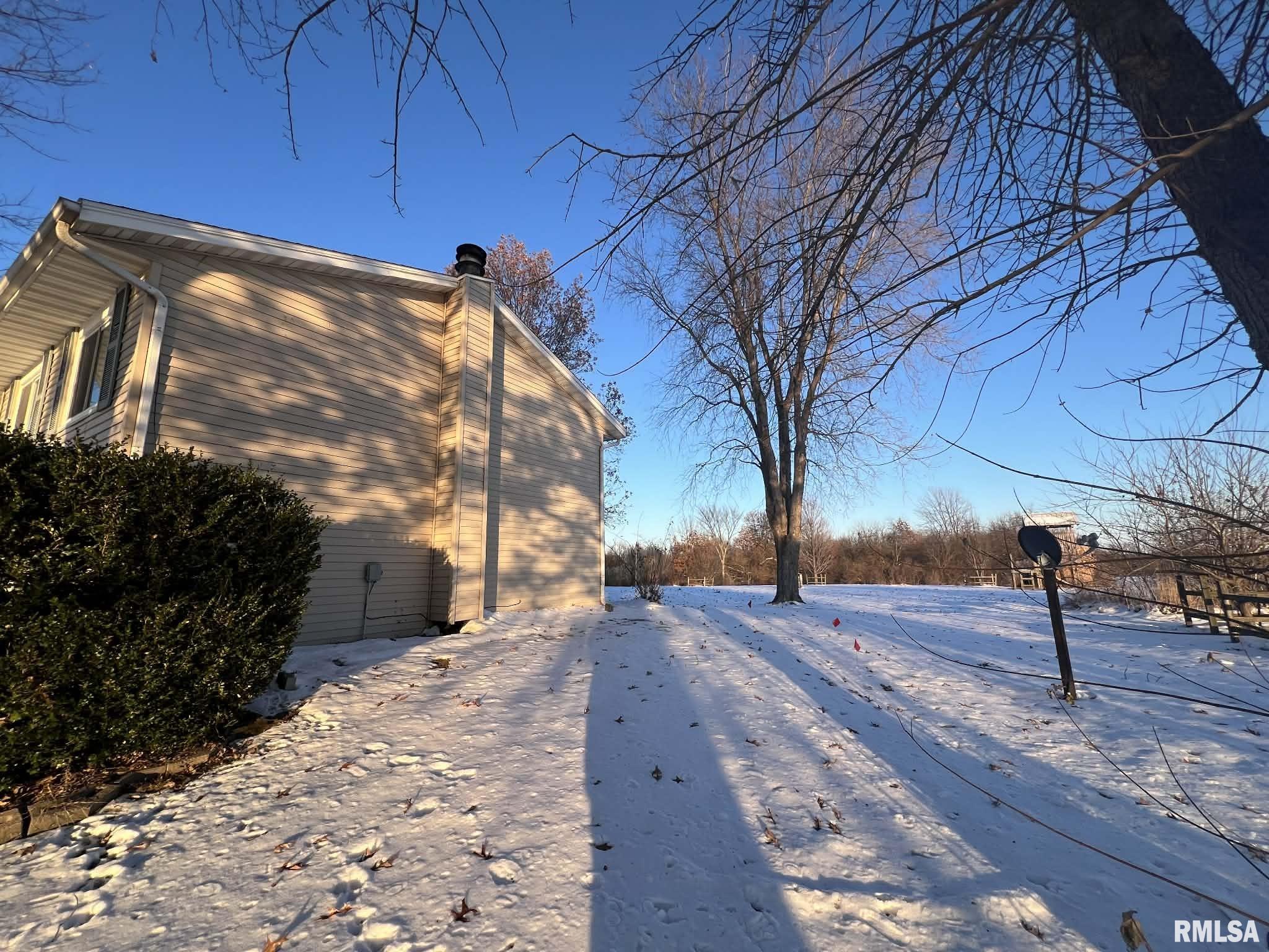 9745 East 1200th Street Macomb, IL 61455 - Photo 3 of 34