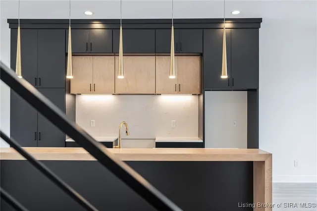 $589,000 | 103 Howard Lane, Jeffersonville, IN 47130