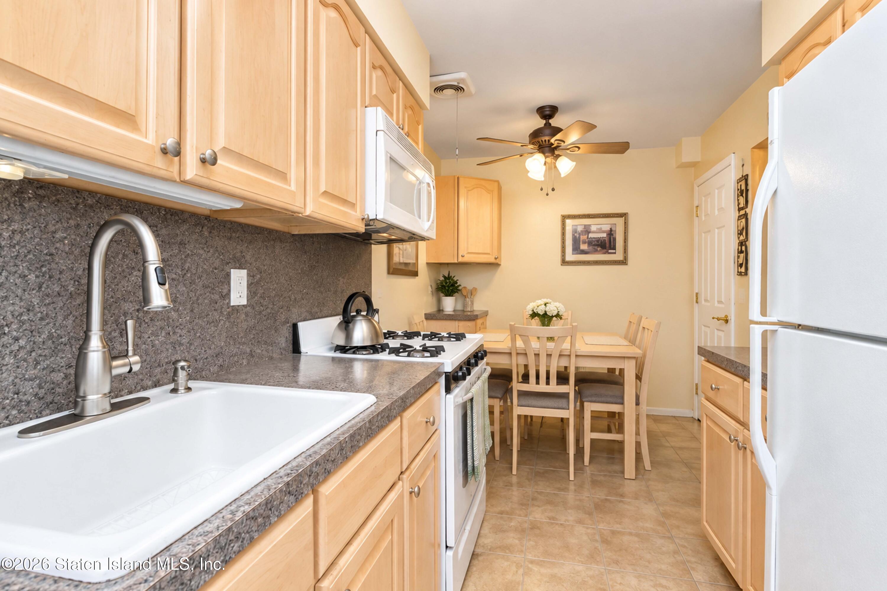 4211 Amboy Road, Unit 7 Staten Island, NY 10308 - Photo 6 of 21 Photo Mar 14 2022, 4 42 21 AM