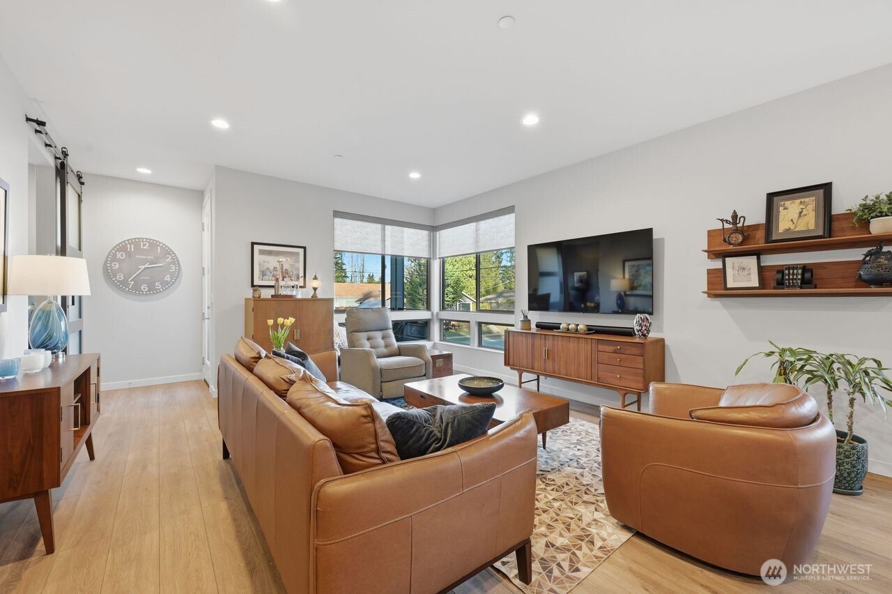 229 Northeast 185th Street Shoreline, WA 98155 - Photo 11 of 29