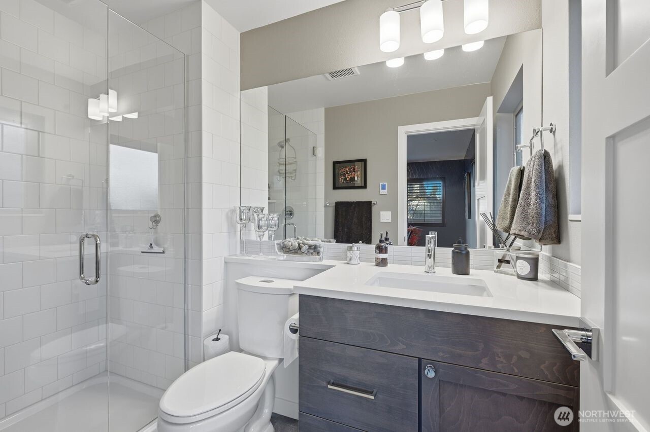 229 Northeast 185th Street Shoreline, WA 98155 - Photo 17 of 29