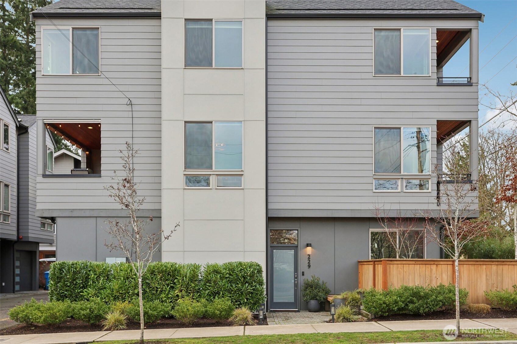 229 Northeast 185th Street Shoreline, WA 98155 - Photo 2 of 29