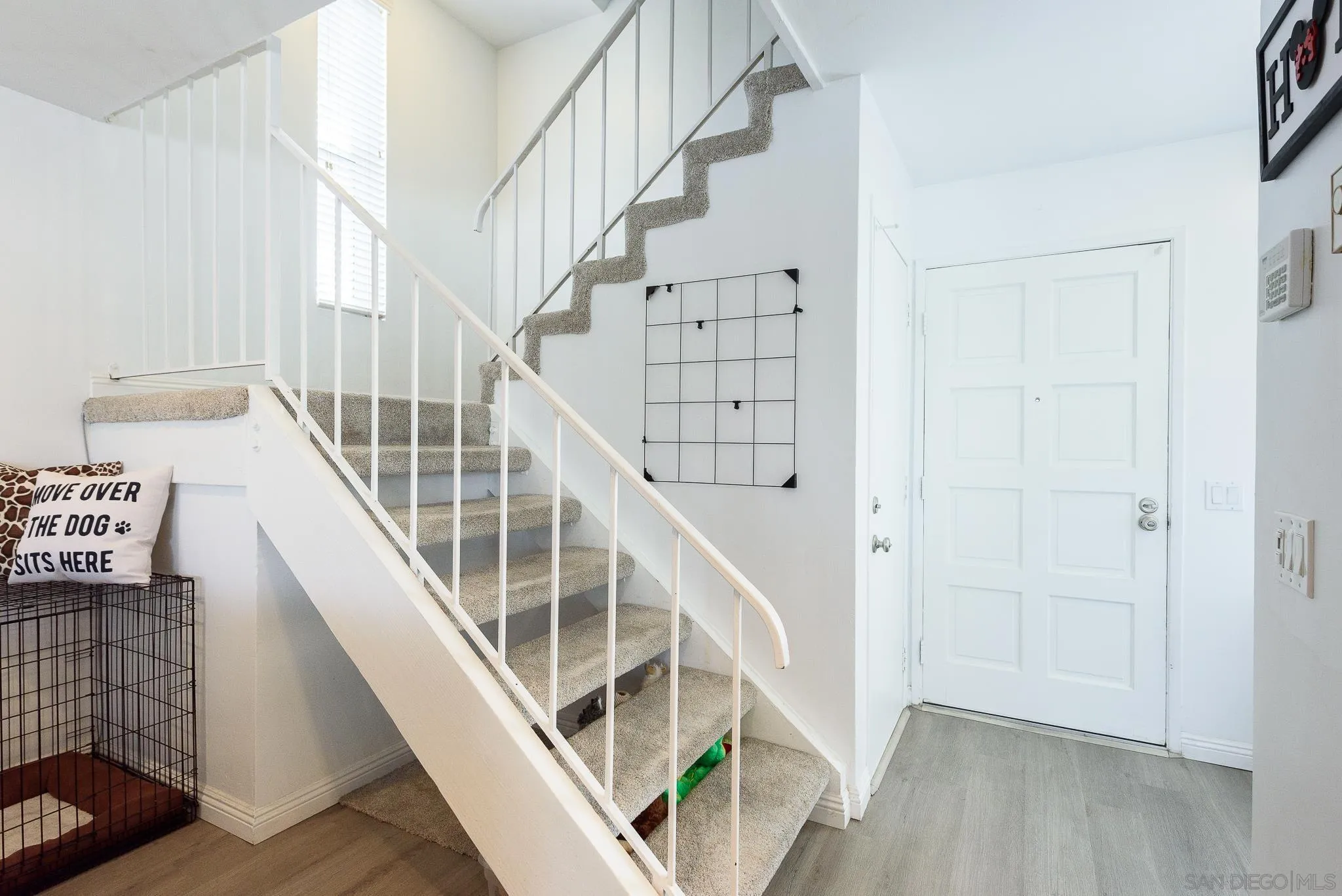 712 Silver Drive Vista, CA 92083 - Photo 18 of 32 a view of entryway